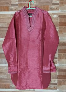 Brand New Luxurious Kurta, Never Worn. Best For Navaratri And Merriage Functions. You Will Not Regret Buying This.