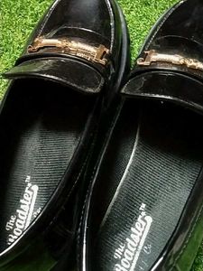 BLACK CHIC WOMEN&#39;S LOAFERS