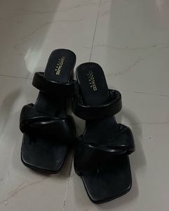 New Tokyo Talking Not Used Black Puffer Wedges
