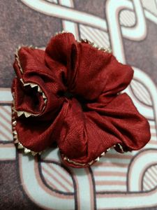 Golden Scrunchie, Maroon Scrunchie