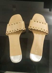 Zudio Slippers.