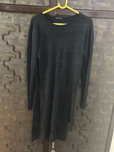 BLACK SWEATER