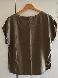 Green decent v Neck Top