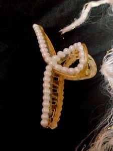 Korean White Pearl Clucher Or Clip