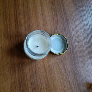 Vanilla Candle With Free Butterfly Clips