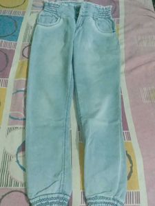 Woman Trendy Jeans Sale .....