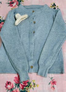 Gray Knit Cardigan with free white hair claw clip�