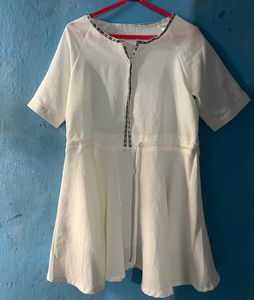 White short-sleeve tunic