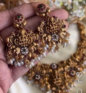 Elegant Choker With Earrings