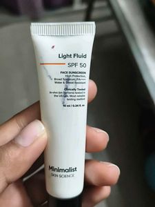 Minimalist SPF 50 Light Fluid