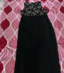 Black Sleeveless Gown