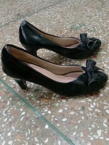 Black Glossy Heels Bellies