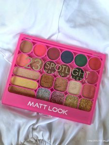 23 Spotlight Makeup Palette