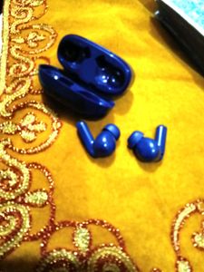 These are my new boat earphones.