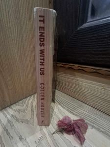 It Ends With Us - Colleen Hoover