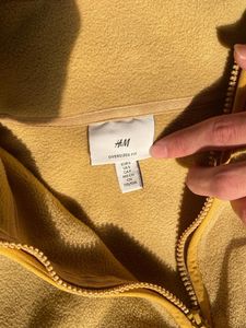 H&amp;M Men’s Beige zip Top Sweatshirt! Size