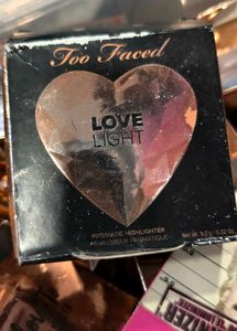 Too Faced Highlighter - Love Light