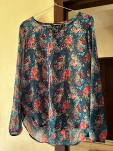 Floral Top From Max ( XS) Good Condition