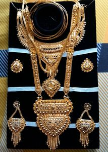 3 Gold Jewellery Sets With 4 Free Bangles