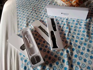 Apple silver alluminium series 9 Watch
