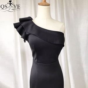Elegant Black One-Shoulder Gown