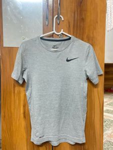 Nike Dri-FIT Gray T-Shirt - Size M