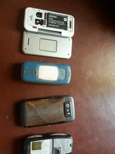 Vintage Nokia Phones + Motorola- Bundle of 4