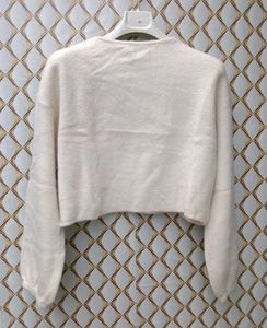 New with tag Pinterest Stylish White Crop pullover