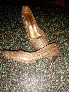 Goldy Jutee Heel