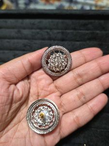 Round Studs