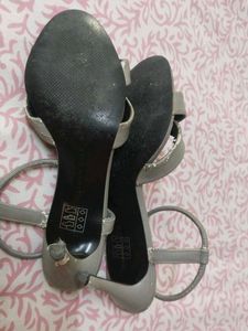 Elegant Heels of size in Indian 37