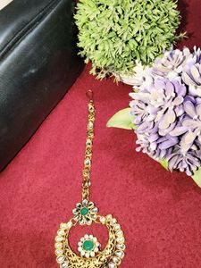 Elegant Green Maang Tikka