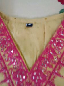 Meena bazaar Embroidered Kurta With Pant