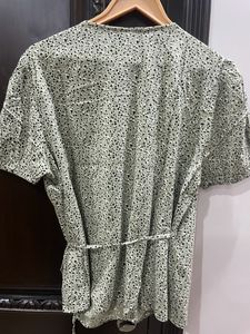 Micro Prinf V-neck Top