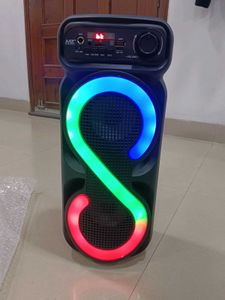 New Bluetooth Speaker With Karoke Mic