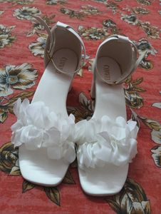 White Floral Heels🤍