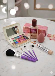 FREE 🚚 Combo Of 5 - Makeup Bundle