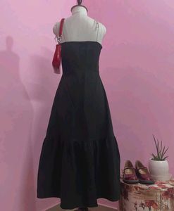 Chic Noir Strap-tie Midi Dress