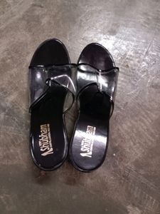 Black 🖤 heel 👠
