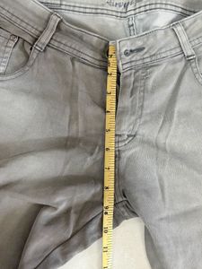 Gray Levi&#39;s Zip Hem Cropped Jeans