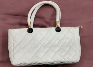 Stylish White Quilted Handbag for Sale!