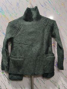 Cozy Green Turtleneck Sweater