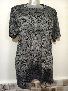 M/L Patterned T-Shirt Max Chest Size 42 inches