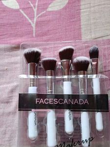 Faces Canada Makeup Brush Set &amp; Blender