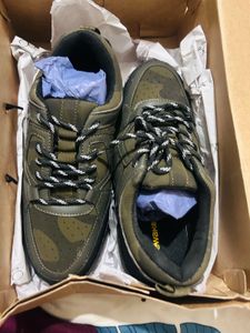 man black &amp; green camouflage low top sneakers