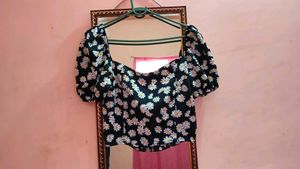 Daisy Puff Sleeve Crop Top