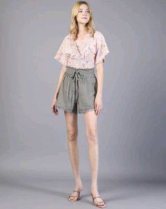 Cute Olive Green Lace Shorts