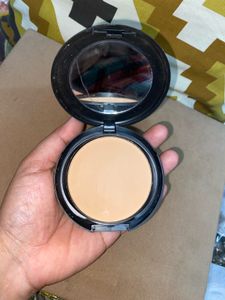 MAC Compact powder