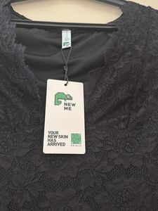 NEWME BLACK VNECK LACE TOP