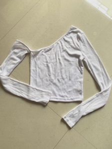 🦢 ✨ Urbanic White One-Shoulder Top